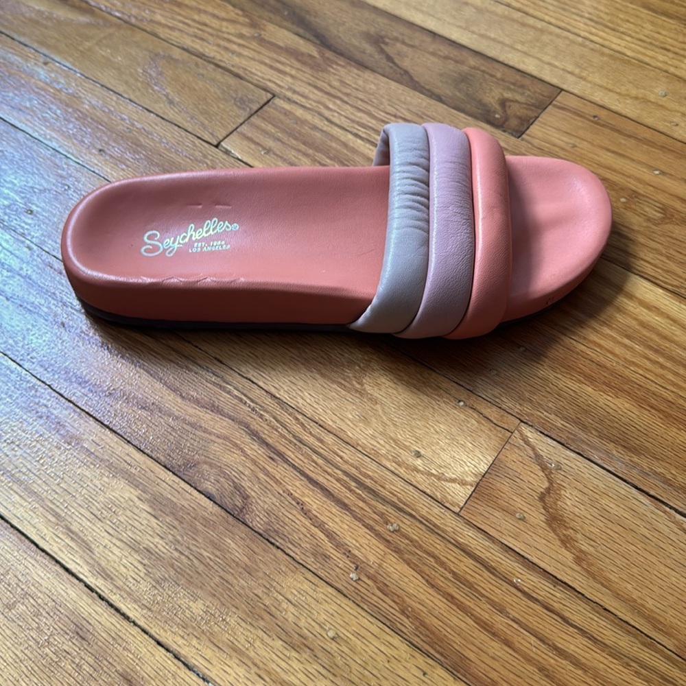 Stylish Peach Poolside Slides - Picture 3 of 6